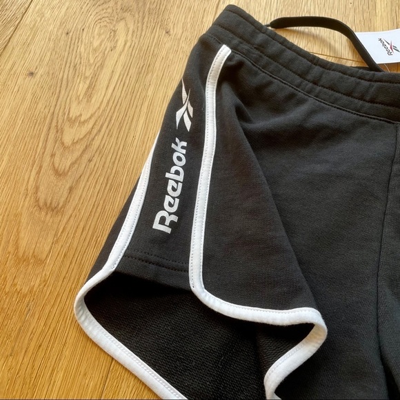 NWT REEBOK CLASSICS LINEAR  SHORTS - XS - Picture 4 of 10